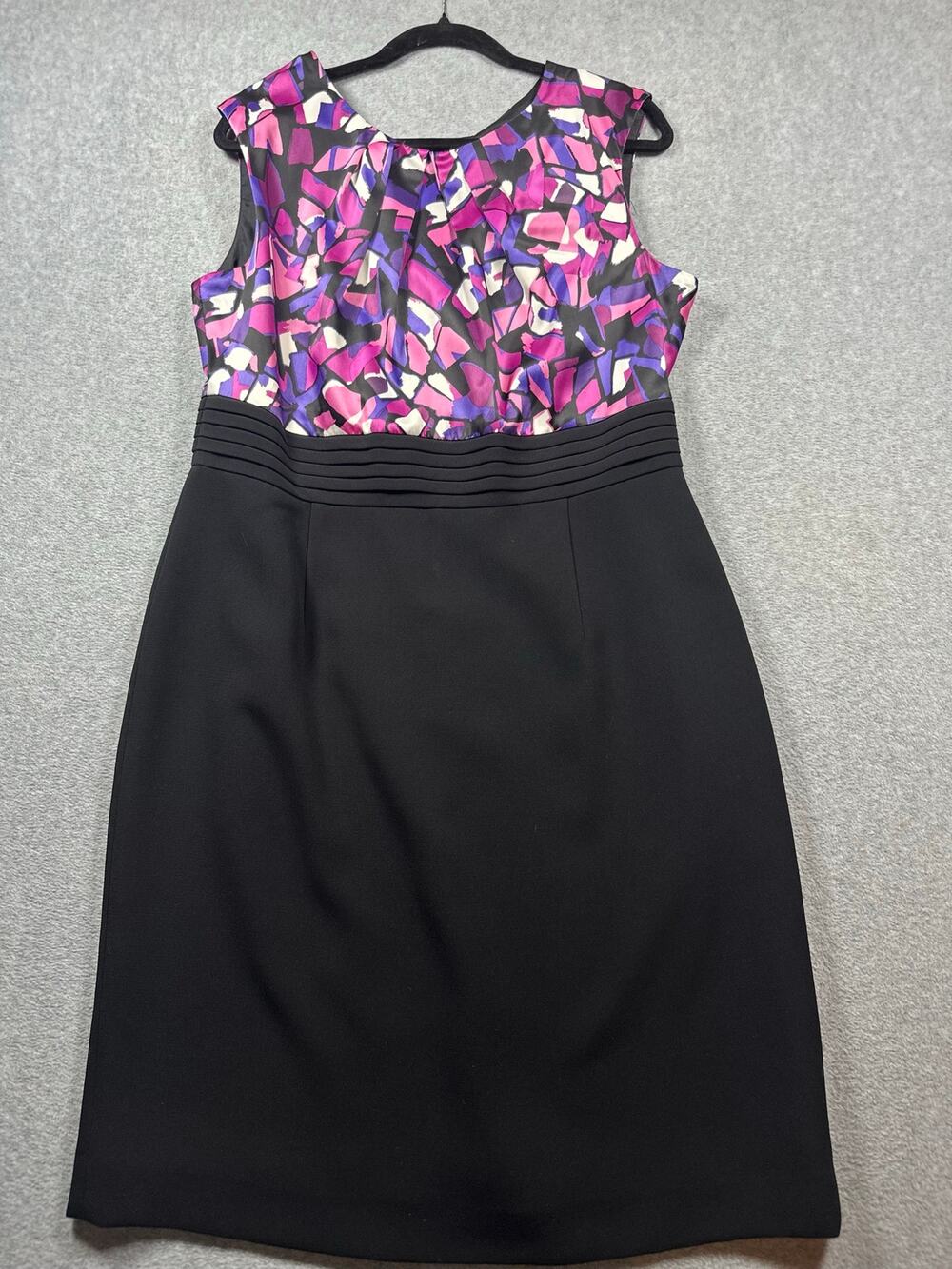 Tahari Arthur S Levine Sheath Dress Women's Large Purple Abstract Pleated Front